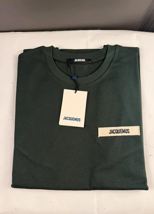 Jacquemus T-Shirt XL Dark Green, merk: Jacquemus, staat: Nieuw met prijskaartje, maat: XL, € 115,00, € 121,45 inclusief Kopersbescherming Pro