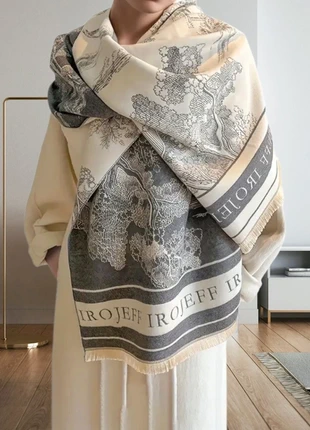 Écharpe Irojeff, brand: Boutique Parisienne, condizioni: Nuovo senza cartellino, €8.00, €9.10 include la Protezione acquisti