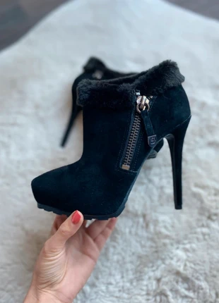 Bottines Guess noires en daim neuves, brand: San Marina, condition: New with tags, size: 35, €45.00, €47.95 includes Buyer Protection