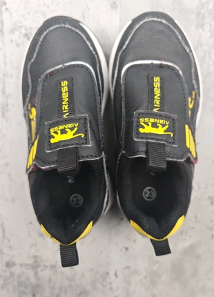 Baskets Airness noires et jaunes – Pointure 23 Enfant (très bon état), brand: Airness, condition: Very good, size: 23, €12.00, €13.30 includes Buyer Protection