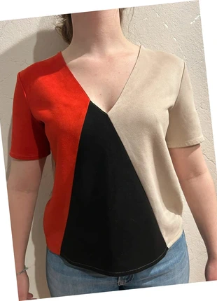 Haut Zara élégant à manches courtes - style color block - taille M - En daim, marke: Zara, zustand: Sehr gut, größe: M / 38 / 10, 7,49 €, 8,56 € inklusive Vinted-Käuferschutz