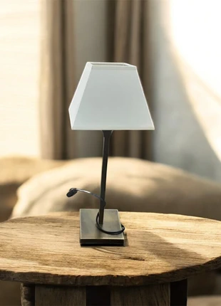 Lampe de chevet – Pied doré + abat-jour – Élégante & moderne, merk: Maison, staat: Heel goed, € 35,00, € 37,45 inclusief Kopersbescherming