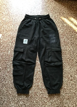 Pantaloni cargo neri – Bershka, marca: Bershka, estado: Bom, tamanho: XS / 34 / 6, €5.00, €5.95 inclui Proteção do Comprador