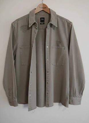 ZARA Khaki/Grey Ripped Overshirt | Distressed Button-Clip Closure Denim Style, marque: Zara, état: Très bon état, taille: L / 40 / 12, 8,00 €, 9,10 € Protection acheteurs incluse