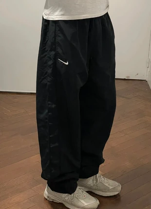 Jogging large Nike track pants parachute vintage années 2000 noir - Taille XL, marke: Nike, zustand: Sehr gut, größe: XL, 64,99 €, 68,94 € inklusive Vinted-Käuferschutz