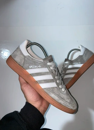 Chaussure Adidas Spézial grise pointure 41,5 Homme/Femme, brand: adidas, condition: Very good, size: 41.5, €45.00, €47.95 includes Buyer Protection Pro