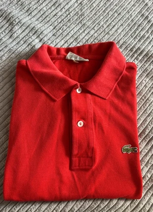 Polo Lacoste en très bon état taille M Polo 78, marque: Lacoste, état: Très bon état, taille: M, 16,00 €, 17,50 € Protection acheteurs incluse