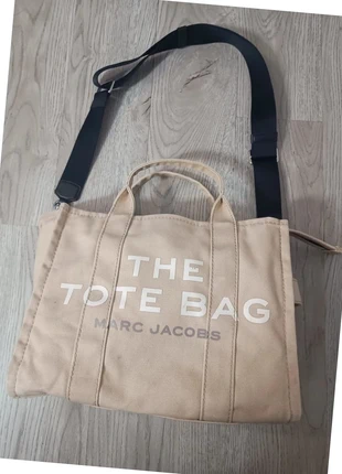Tote bag Marc Jacobs beige grand format, marque: Marc Jacobs, état: Bon état, 44,90 €, 47,85 € Protection acheteurs incluse