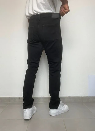 Jean Levi’s Denizen homme W34 L30 coupe slim couleur noir 73% coton (469), marque: Levi's, état: Très bon état, taille: W34 | FR 44, 24,99 €, 26,94 € Protection acheteurs (Pro) incluse