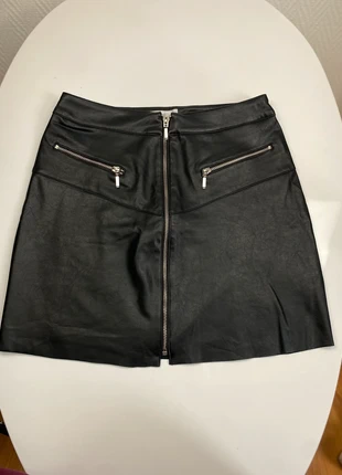 Mini-jupe en simili cuir zippée – Cache Cache, estado: Muy bueno, tamaño: XS / 34 / 6, 10,00 €, 11,20 € Protección al comprador incluida