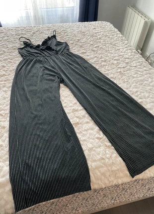 Combinaison rayé noir et argenté ample H&M taille 40, merk: H&M, staat: Nieuw zonder prijskaartje, maat: L / 40 / 12, € 7,00, € 8,05 inclusief Kopersbescherming