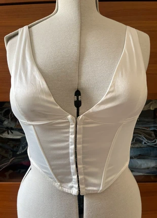 White satin top, brand: Ally, condition: Very good, size: XL / 14, £5.00, £5.95 includes Buyer Protection