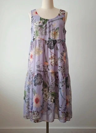 Abito a trapezio lilla con motivo floreale made in italy, brand: Made In Italy, condizioni: Ottime, taglia: Taglia unica, €9.00, €10.15 include la Protezione acquisti