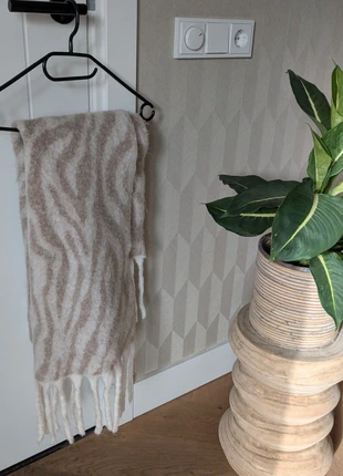 Mooie warme sjaal Pieces. Warm. Zo goed als nieuw, marque: Pieces, état: Neuf sans étiquette, 7,50 €, 8,58 € Protection acheteurs incluse