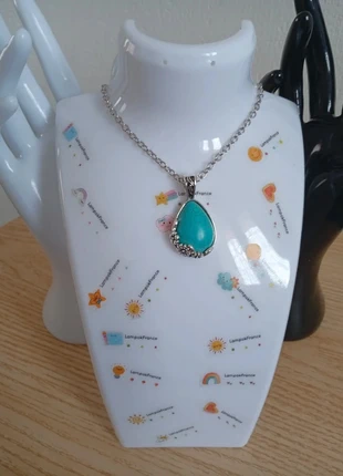 Collier en acier inoxydable avec sa pierre en cristal turquoise naturelle forme goutte d'eau, staat: Heel goed, € 12,00, € 13,30 inclusief Kopersbescherming Pro