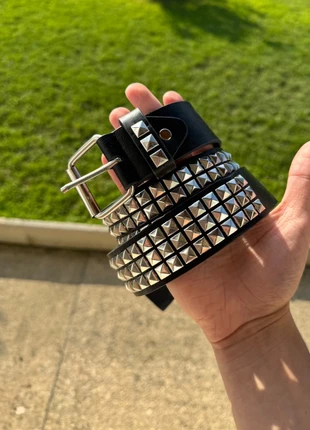 Ceinture Y2 K Clouté 110cm Tres bon état, marque: Vintage Dressing, état: Très bon état, taille: 110 cm, 10,50 €, 11,73 € Protection acheteurs incluse