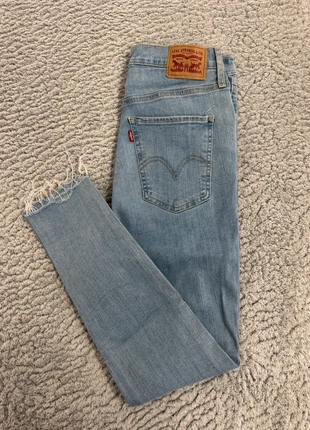 Jean Levi’s 711 Vintage 00s bleu clair - Mile High Super Skinny - W31L28 (Taille comme W28L28), marque: Levi's, état: Très bon état, taille: M / 38 / 10, 28,50 €, 30,63 € Protection acheteurs (Pro) incluse