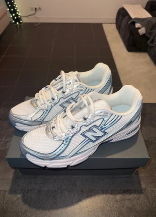 New Balance 740 – coloris White/Blue – taille 44, marca: New Balance, estado: Novo sem etiquetas, tamanho: 44, €75.00, €79.45 inclui Proteção do Comprador