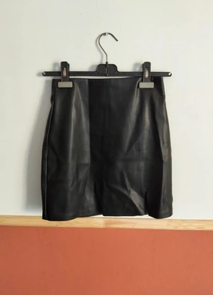 Jupe simili cuir noire AMISU – Taille 34 (XS), marca: Amisu, estado: Muito bom, tamanho: XS / 34 / 6, €3.00, €3.85 inclui Proteção do Comprador