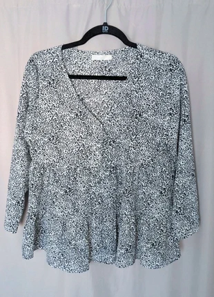 Blouse fleurie blanche noire season féminine, marque: Season, état: Très bon état, taille: S / 36 / 8, 7,00 €, 8,05 € Protection acheteurs incluse