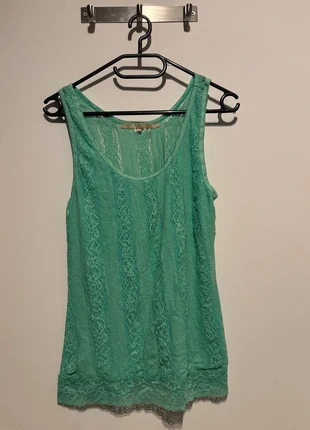 Groene kanten top maat M, merk: Silvian Heach, staat: Nieuw zonder prijskaartje, maat: M / 38 / 10, € 2,00, € 2,80 inclusief Kopersbescherming