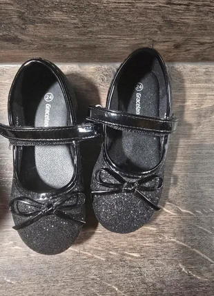 Ballerina's, merk: Graceland, staat: Heel goed, maat: 24, € 2,00, € 2,80 inclusief Kopersbescherming