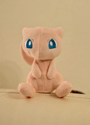 Peluche Mew Pokemon, marke: Pokémon, zustand: Neu, mit Etikett, größe: XS, 9,90 €, 11,10 € inklusive Vinted-Käuferschutz