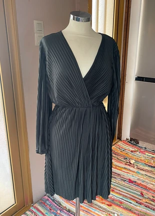 Robe plissé soirée H&M femme, merk: H&M, staat: Heel goed, maat: XS / 34 / 6, € 10,00, € 11,20 inclusief Kopersbescherming