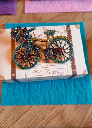 Broche avec la boîte, marca: luxe.fr, estado: Muito bom, €5.00, €5.95 inclui Proteção do Comprador Pro