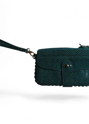 Pochette turquoise effet croco – avec dragonne, marque: Jolie, état: Très bon état, 12,00 €, 13,30 € Protection acheteurs (Pro) incluse