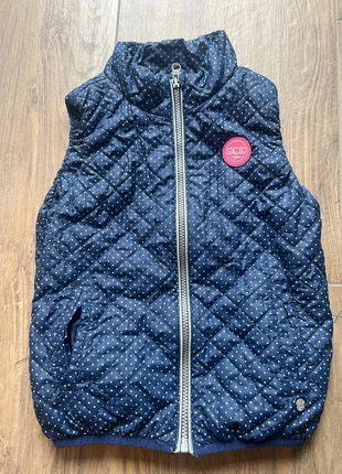 Staccato Weste 116, merk: Staccato, staat: Heel goed, maat: 6 jaar / 116 cm, € 4,50, € 5,43 inclusief Kopersbescherming