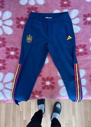 Pantalón Selección Española Adidas, marke: adidas, zustand: Neu, größe: L, 15,00 €, 16,45 € inklusive Vinted-Käuferschutz