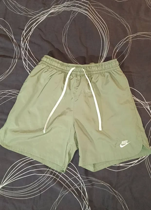 Short de bain Nike kaki olive swoosh blanc, marque: Nike, état: Très bon état, taille: M, 10,00 €, 11,20 € Protection acheteurs incluse