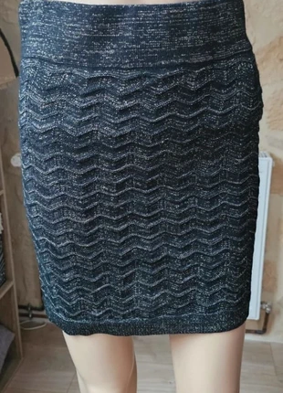 Jupe courte moulante laine noir et doré 36, merk: Gémo, staat: Heel goed, maat: S / 36 / 8, € 6,50, € 7,53 inclusief Kopersbescherming