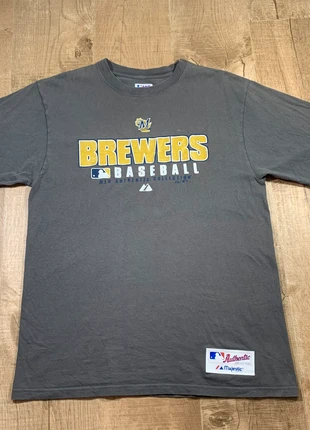 Teeshirt Majestic / Milwaukee Brewers / M / 53,5x77 cm / MLB authentic gris foncé / Réf. 0340, marke: Majestic, zustand: Zufriedenstellend, größe: M, 5,00 €, 5,95 € beinhaltet Vinted-Käuferschutz Pro