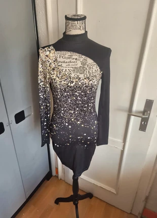 Robe moulante à décolleté asymétrique Fashion Taille S neuve avec étiquette, merk: Fashion, staat: Nieuw met prijskaartje, maat: S / 36 / 8, € 11,80, € 13,09 inclusief Kopersbescherming