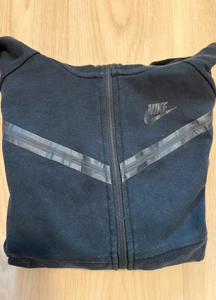Veste Zip Nike Tech Noire à capuche - Taille XS Femme, marque: Nike, état: Très bon état, taille: XS / 34 / 6, 5,90 €, 6,90 € Protection acheteurs incluse