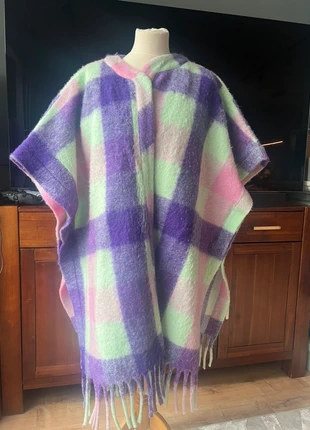 Uterqüe Checked Wool Poncho – Soft Pastel Purple & Mint, marque: Uterqüe, état: Très bon état, taille: M / 38 / 10, 50,00 €, 53,20 € Protection acheteurs incluse