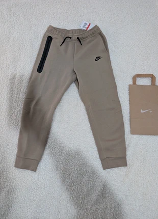Nike Tech Fleece Enfant, marque: Nike, état: Neuf avec étiquette, taille: L, 29,95 €, 32,15 € Protection acheteurs incluse