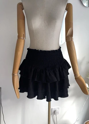 Jupe-short, noir à volant, marque: Shein, état: Neuf sans étiquette, taille: XL / 42 / 14, 5,00 €, 5,95 € Protection acheteurs incluse