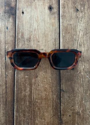 Mooie zonnebril, merk: Zonnebril, staat: Nieuw zonder prijskaartje, € 4,00, € 4,90 inclusief Kopersbescherming Pro