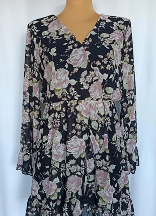 Robe noire fleurie cintrée à la taille col V Flamant rose Taille M - R36, marca: Flamant Rose, estado: Muy bueno, tamaño: M / 38 / 10, 6,00 €, 7,00 € Protección al comprador Pro incluida