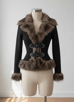 Manteau mi-long à boucle fourrure épaisse - style gothique rock hiver, marque: friperie chic, état: Très bon état, taille: S / 36 / 8, 49,00 €, 52,15 € Protection acheteurs incluse