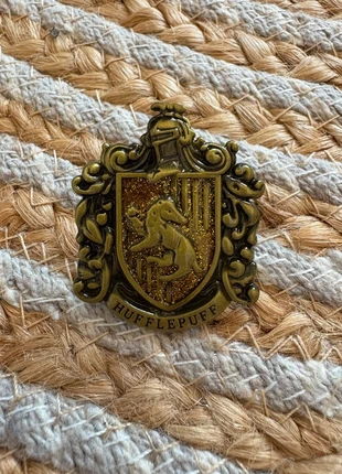 Pins Harry Potter Poufsouffle, brand: Harry Potter, condition: Very good, €4.00, €4.90 includes Buyer Protection Pro