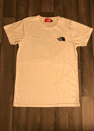 T-shirt The North Face blanc « Never Stop Exploring », marque: The North Face, état: Très bon état, taille: S, 7,00 €, 8,05 € Protection acheteurs incluse