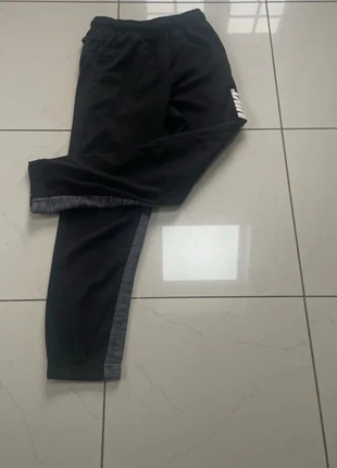 Jogging Nike ( proposer des prix ), brand: Nike, condizioni: Buone, taglia: 12 anni / 152 cm, €1.00, €1.75 include la Protezione acquisti