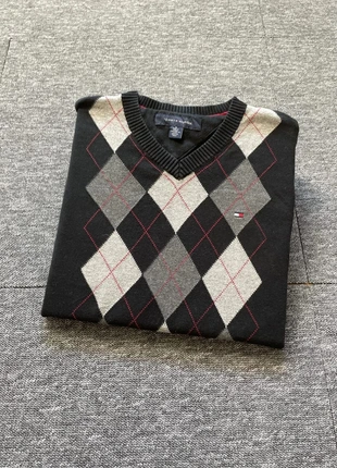 Pull, sweat tommy hilfiger, pull col V noir, blanc et gris à motif de saison, logo drapeau taille M, brand: Tommy Hilfiger, condition: Very good, size: M, €20.00, €21.70 includes Buyer Protection