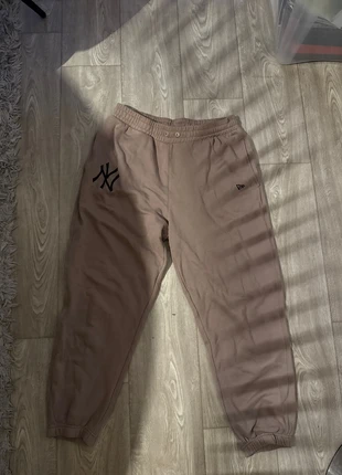 New York Yankees trackpants, marque: New Era, état: Très bon état, taille: L, 7,00 €, 8,05 € Protection acheteurs incluse