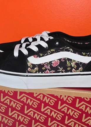 Sublimes Vans édition limitée 2025-2026 noir fleurs vintage liberty baroques modèle rare 40, brand: Vans, condition: New with tags, size: 40, €65.00, €68.95 includes Buyer Protection Pro