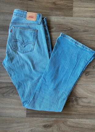 Jean Levis 524 bleu clair coupe slim boot cut Vintage W30 Taille 39/40 en bon état, marque: Levi's, état: Très bon état, taille: M / 38 / 10, 25,00 €, 26,95 € Protection acheteurs incluse